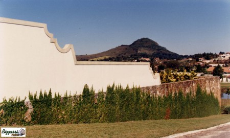 Muro de pedra moledo com até 6 mt de altura
