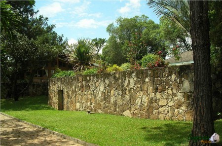 Muro construído com pedra moledo